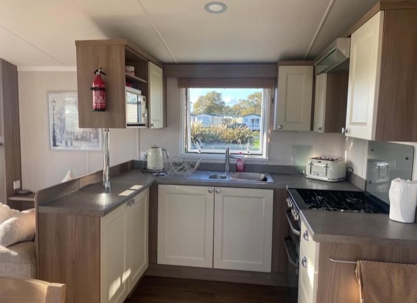 Caravan Church Farm Holiday Village Pagham Eksteriør billede